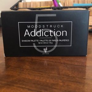 Younique moodstruck addiction palette number 5